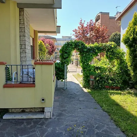 Cn039 - Cesenatico, Trilocale Con Giardino E Posto Auto Apartmán Cesenatico