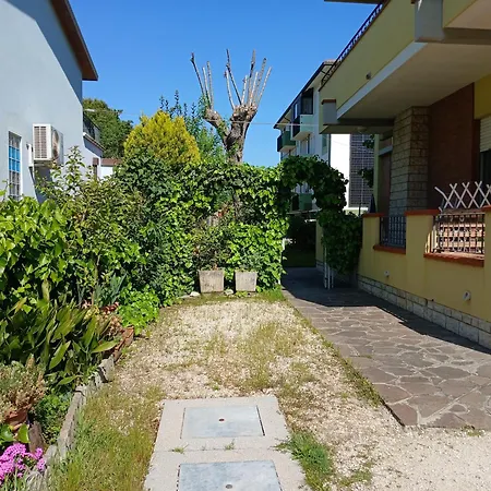 Cn039 - Cesenatico, Trilocale Con Giardino E Posto Auto Apartmán Cesenatico
